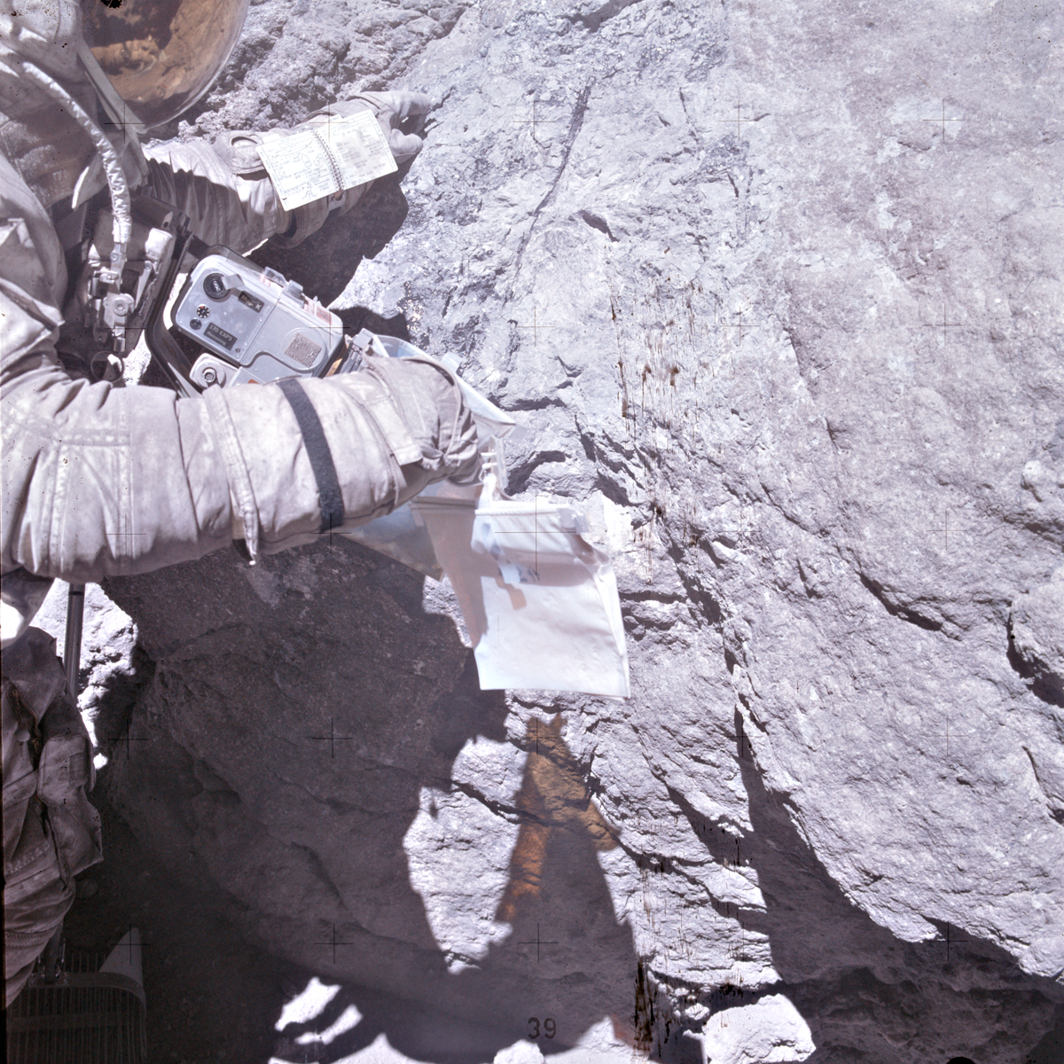 AS16-116-18649 AS16-116-18649