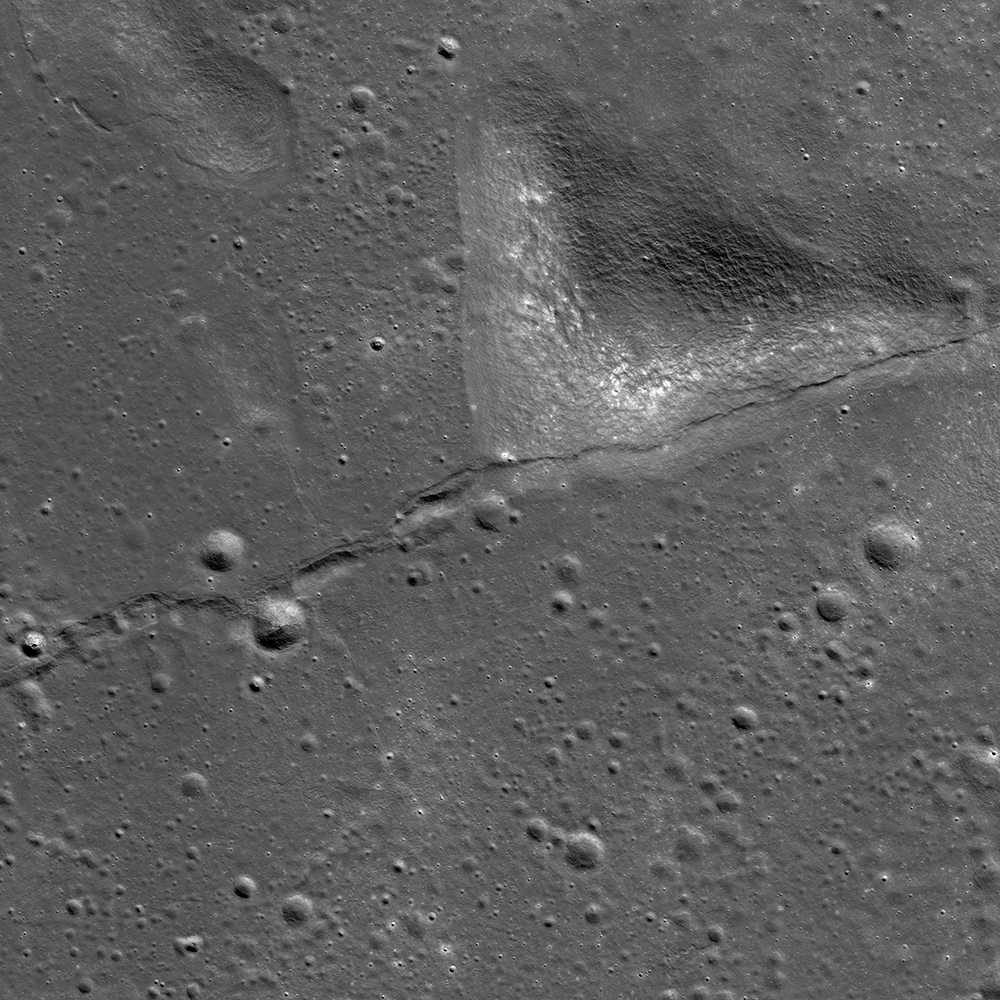 Regional view of ridge-scarp transition